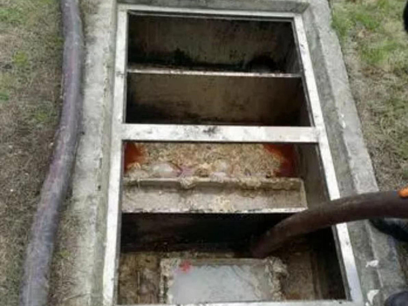 凤凰镇隔油池清理